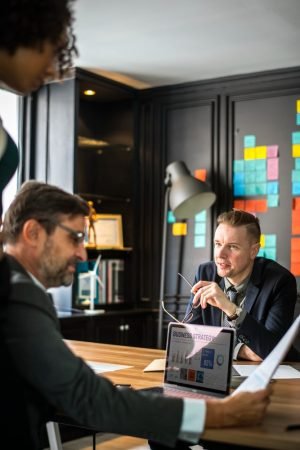 business-people-meeting-min